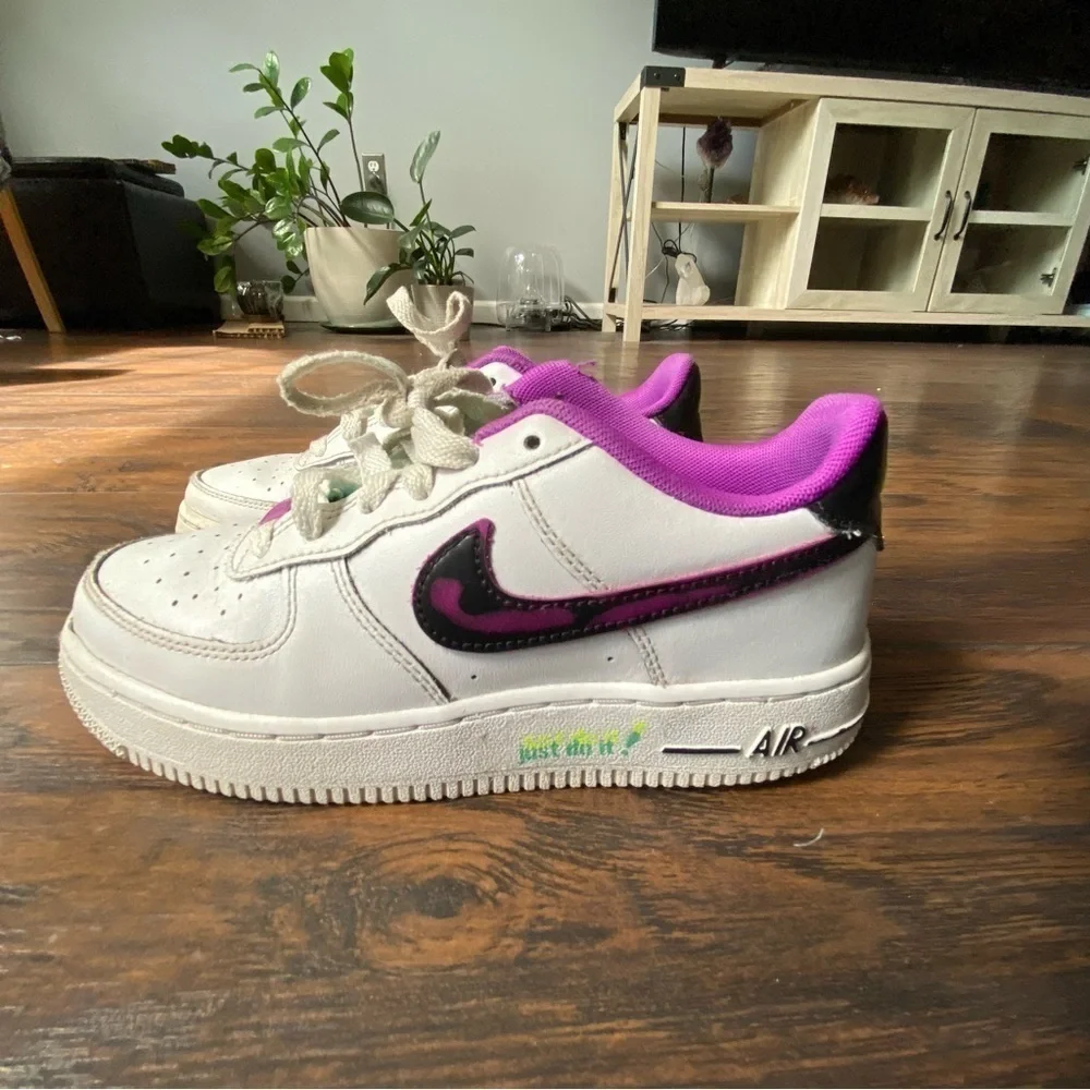 Nike Air Force 1 LV8